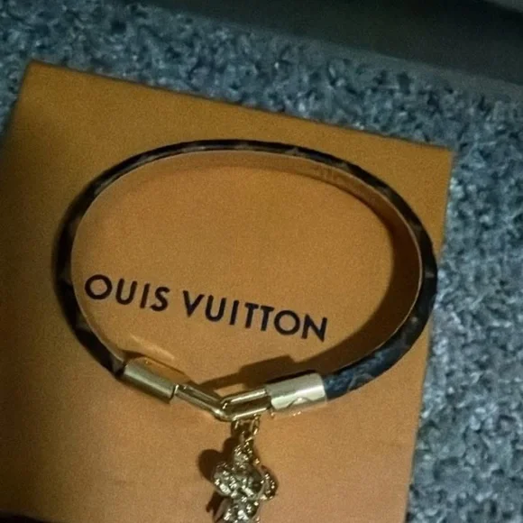 Louis Vuitton Vivian Charm Bracelet. - Picture 6 of 8